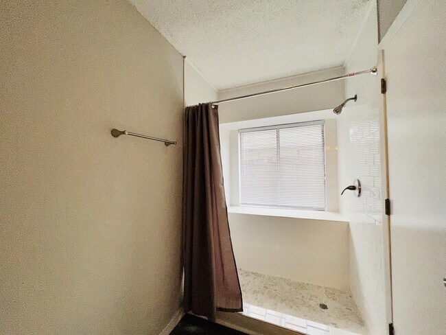 Building Photo - 1072 Gould Pl