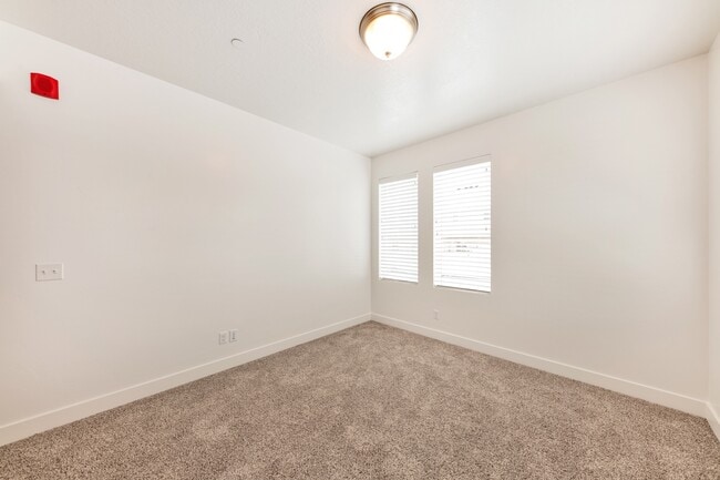 Building Photo - Beautiful Smart Home 3 Bed, 2 bath in Clea...