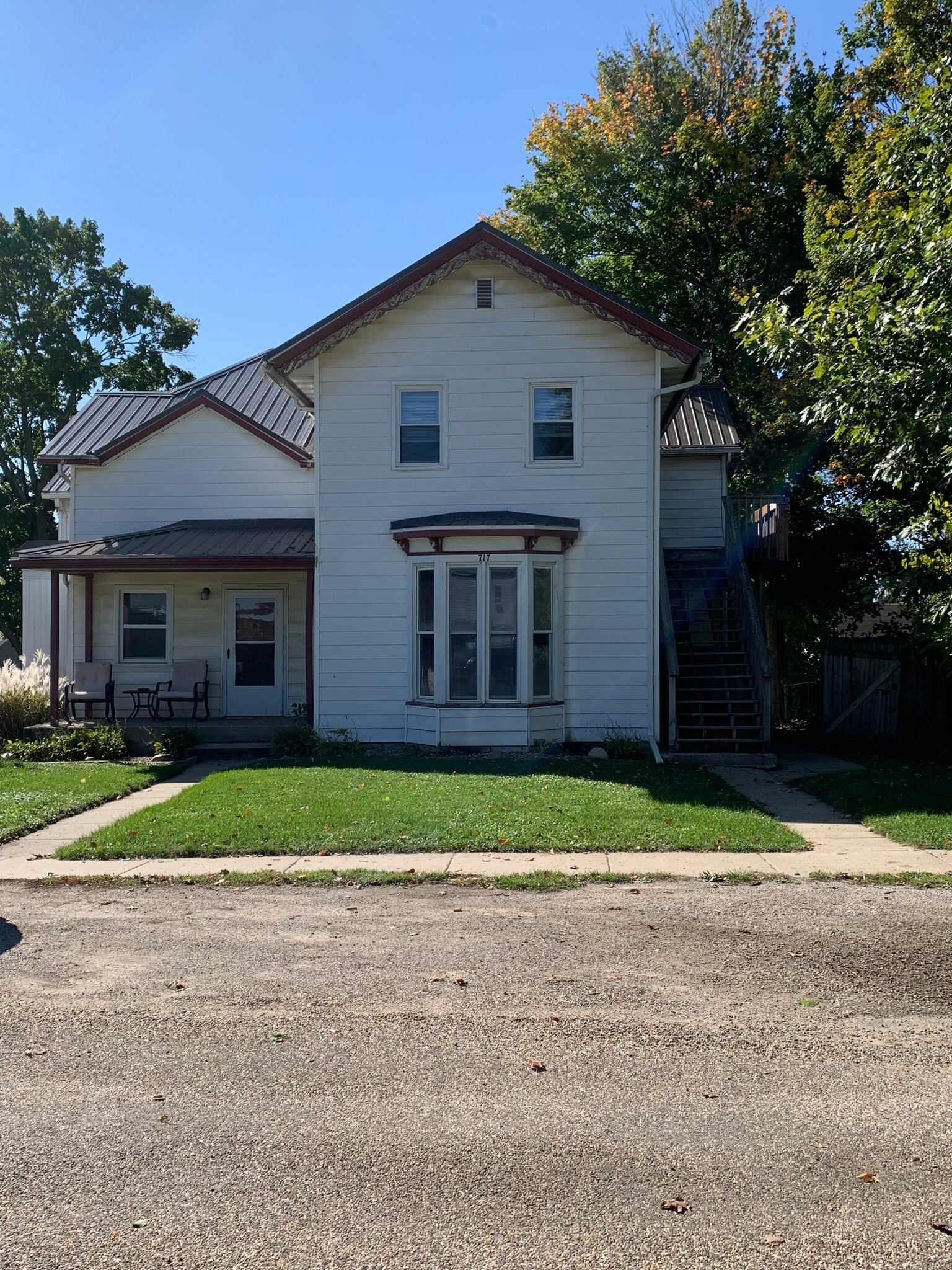 Building Photo - 717 Summit St