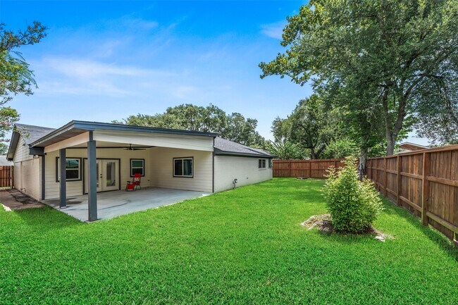 Building Photo - 9323 Portal Dr