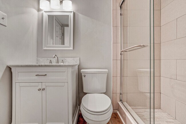 Building Photo - 2 Bed 1.5 bath Condo - Close to UNC!  Beautifully Renovated! $500 off first month's rent!