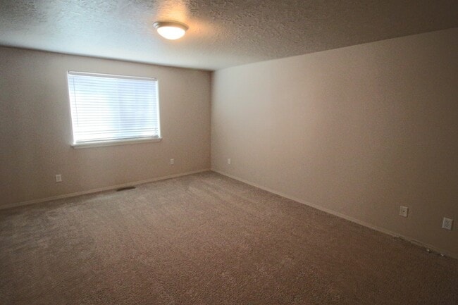 Building Photo - $500 OFF First Month Rent | 12 Month Lease | Huntington Meadows