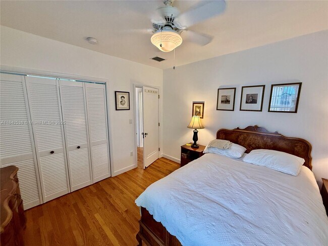 Building Photo - 544 San Lorenzo Ave