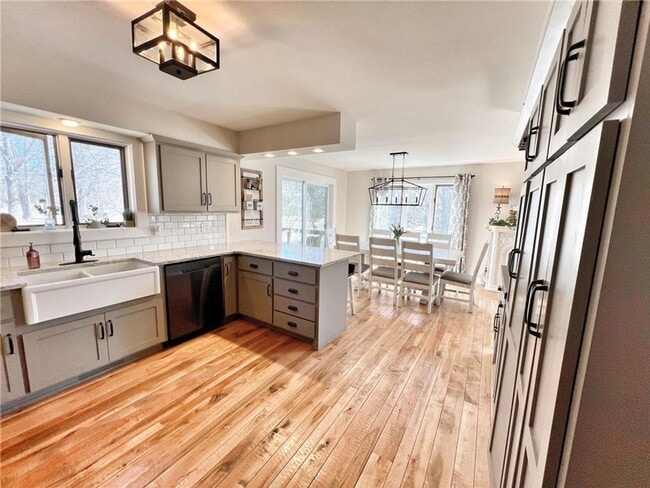 Building Photo - Remodeled 4 bedroom 2 bath 2 car Baxter Home