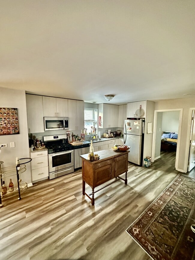 Building Photo - 920 W 35th Pl