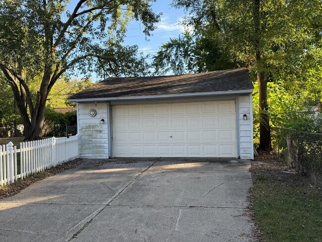 Building Photo - 35269 Sheridan St