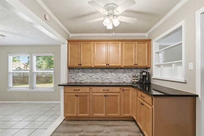 Building Photo - 1203 Valerie Ave