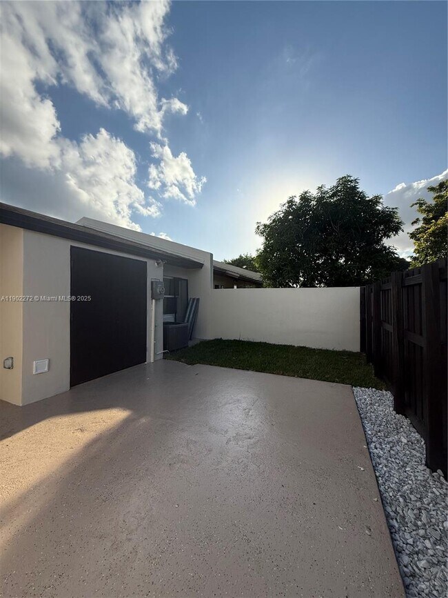 Building Photo - 14103 SW 52nd Terrace