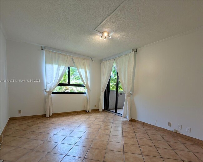 Building Photo - 181 Crandon Blvd