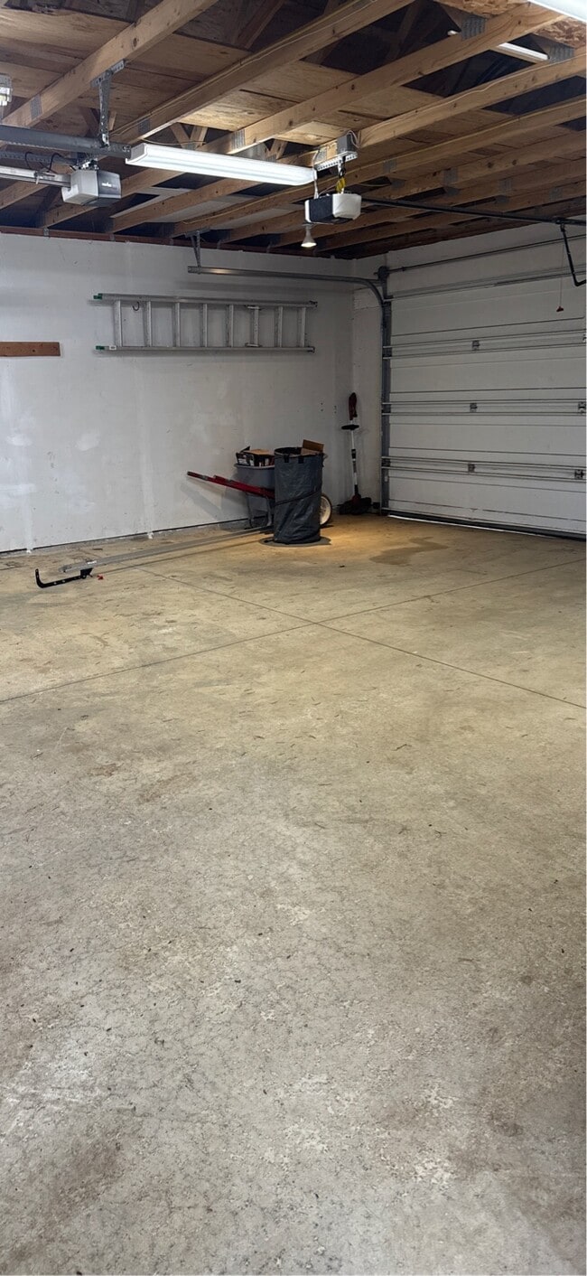 Building Photo - 103 SE 145th Dr