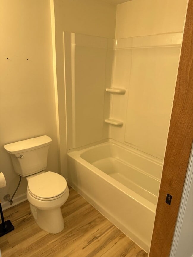 Building Photo - 3 Bedroom Condo Loves Park