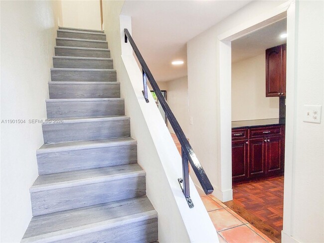 Building Photo - 1901 NW S River Dr