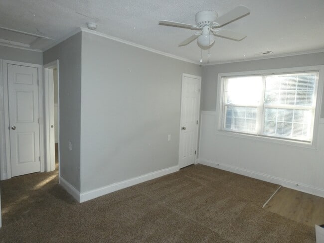 Building Photo - 10620 N Locust Ct