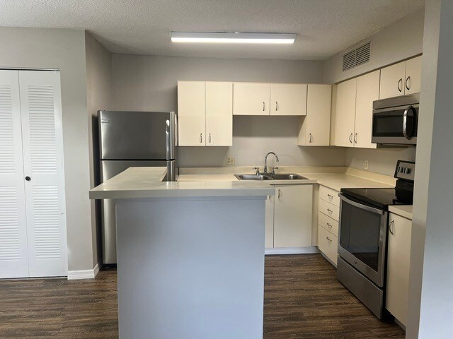 Kitchen - 351 Lone Hill Dr