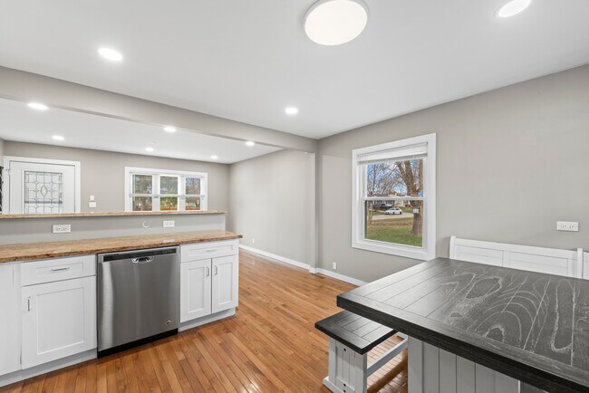 Building Photo - 25 McCabe Dr