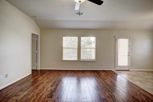 Building Photo - 208 Wildcat Dr