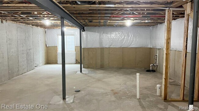 Building Photo - 4932 Glenora Dr