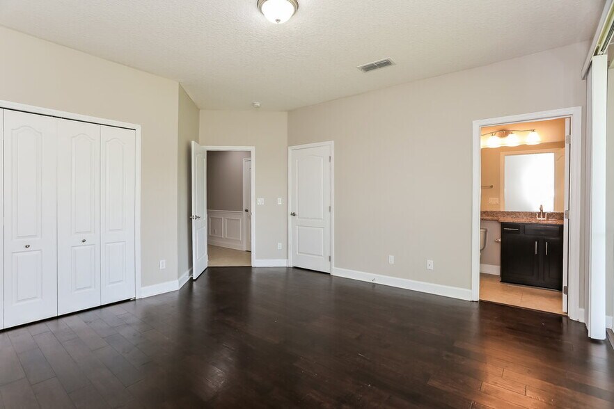 Building Photo - 4475 Ellipse Dr
