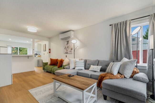 Building Photo - 5924 18th Ave SW