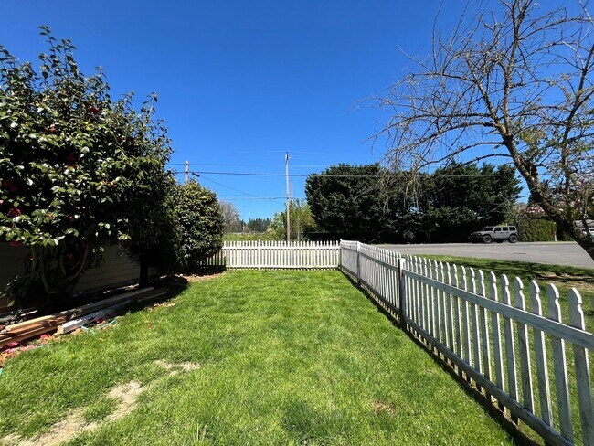 Building Photo - Charming 3-Bedroom Home with Bonus Room in Prime Beaverton Location Cedar Hills Neighborhood!!!