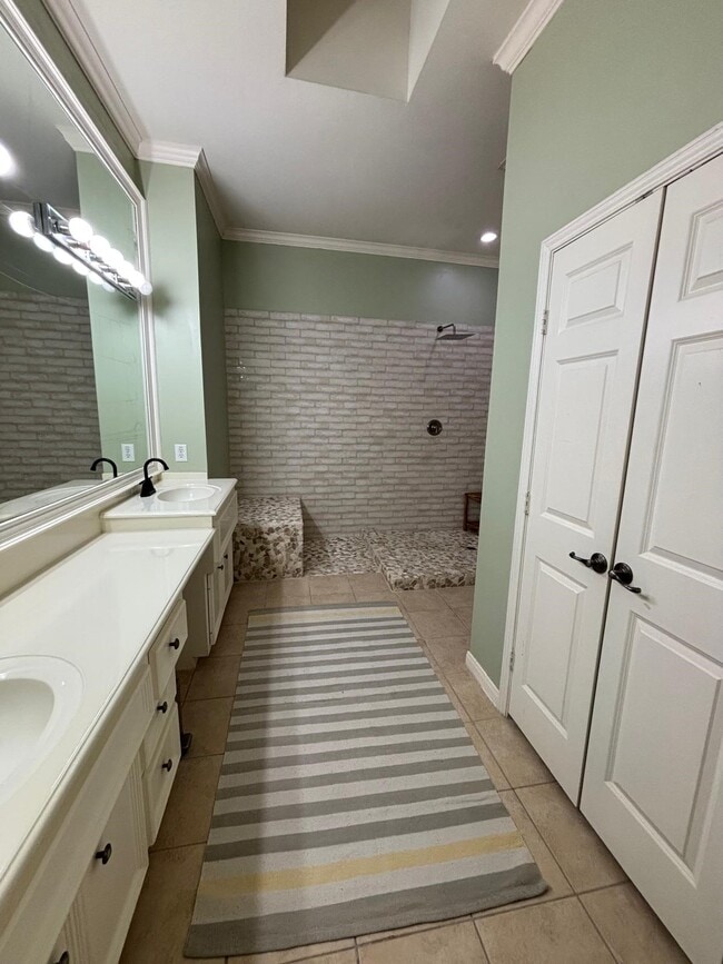 Building Photo - 1310 W Webster St