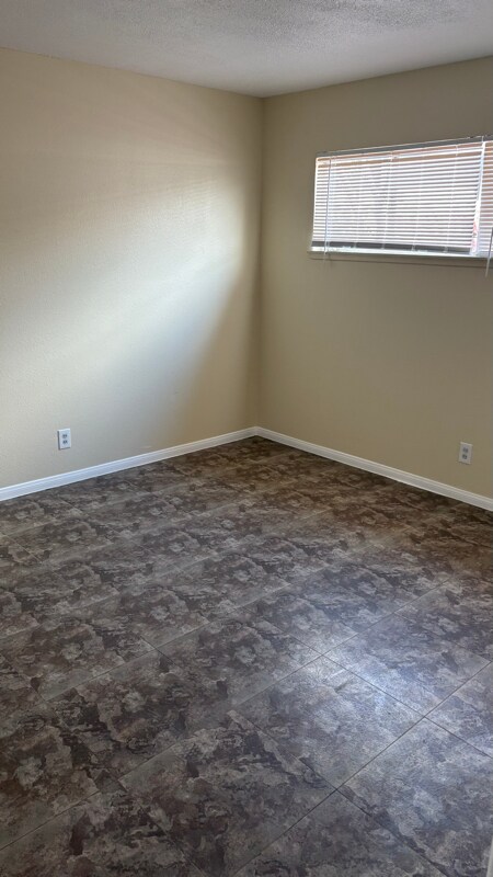 Building Photo - 5229 Mountain View Dr