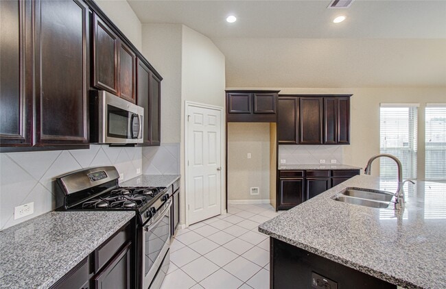 Building Photo - 15702 Whisper Woods Dr