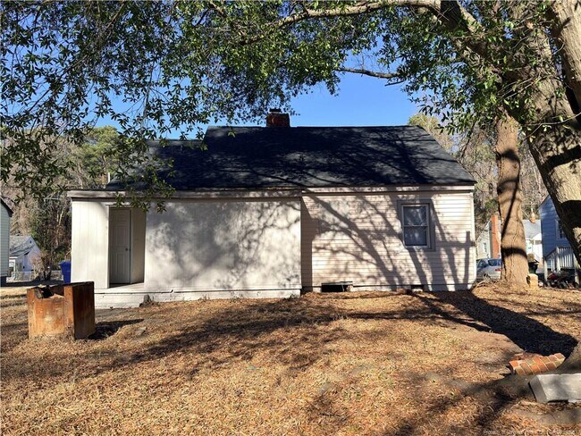 Building Photo - 307 Hawthorne Rd