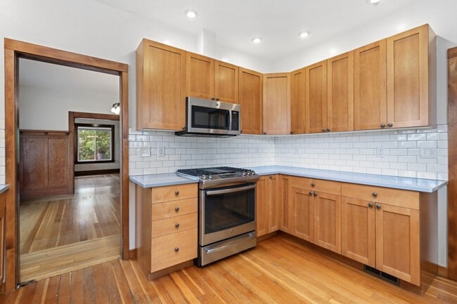 Building Photo - 4Bd/2Ba Seattle Home