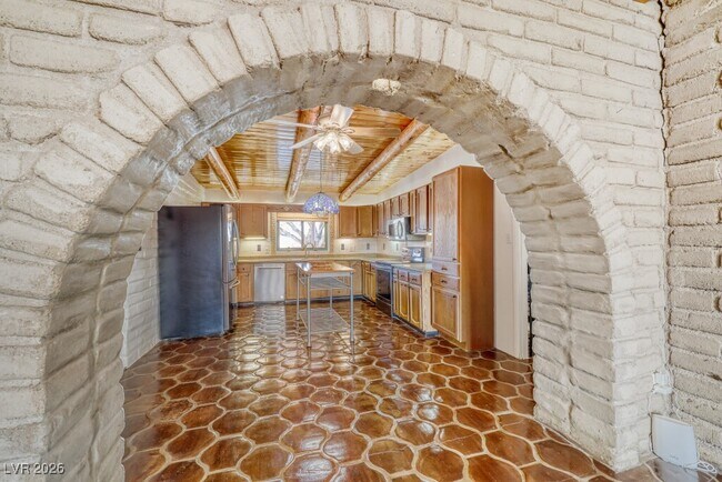 Building Photo - 1224 Sur Este Ave