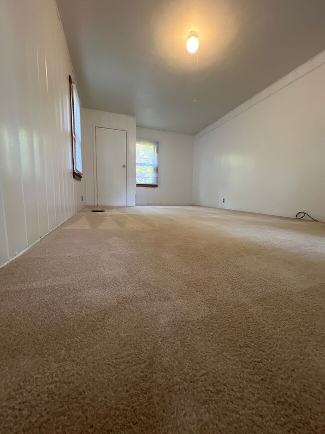 Building Photo - PRICE REDUCTION 4 BDRM Available August, 2026.  Monthly rent $2,700.00