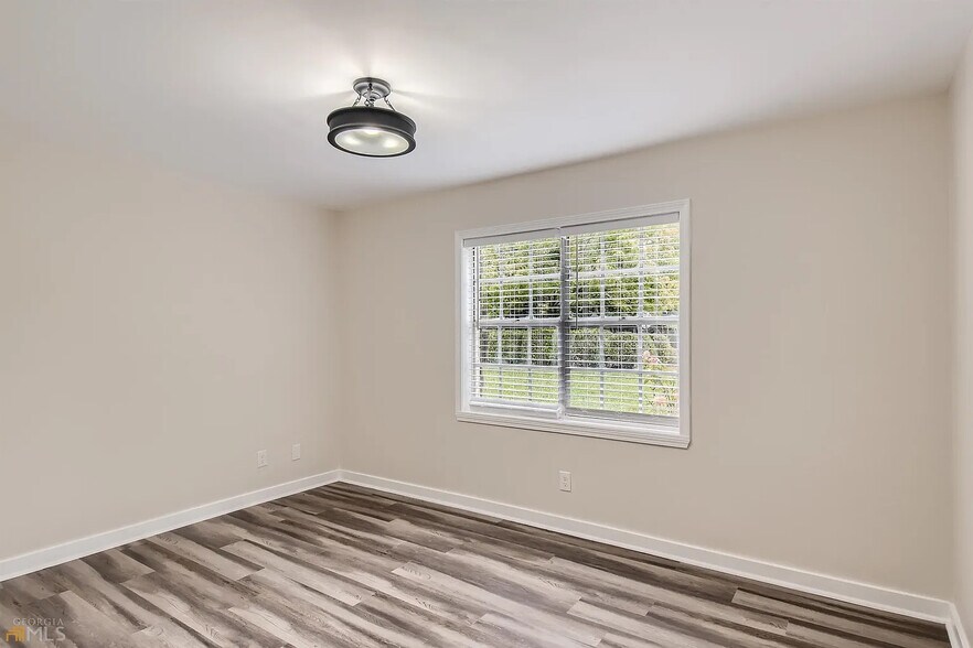 Building Photo - Room in Apartment on Cleveland St