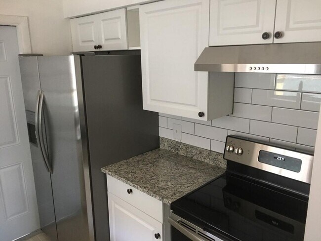 Building Photo - Remodeled 3 bedroom / 2 bath in Coquina Ke...
