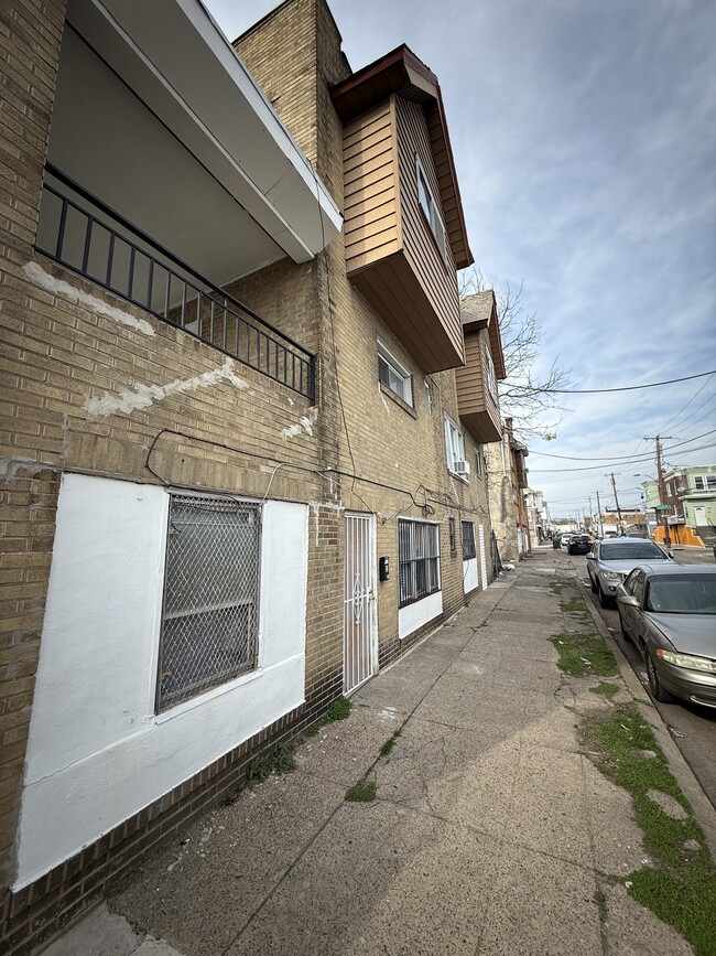 Building Photo - 5801 Stockton Rd