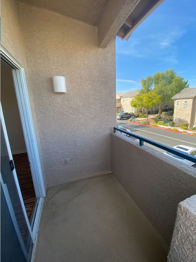 Building Photo - Nice Summerlin Condo in Gated Community