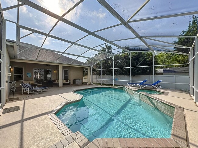Building Photo - 518 Brighton Dr