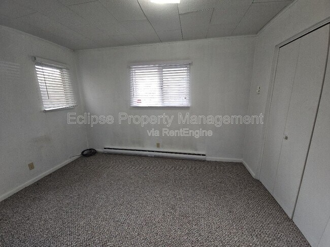 Building Photo - 715 3rd St