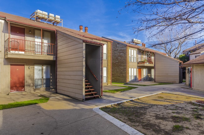 Building Photo - ZZZ - Lakeridge