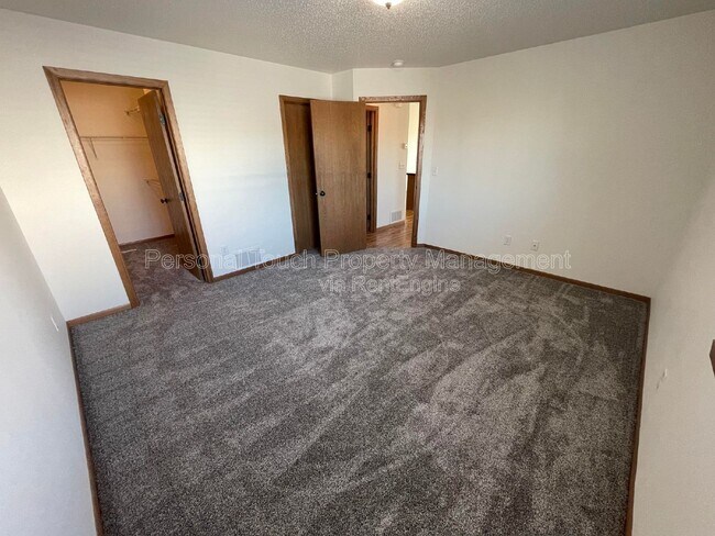 Building Photo - 2320 5th St W