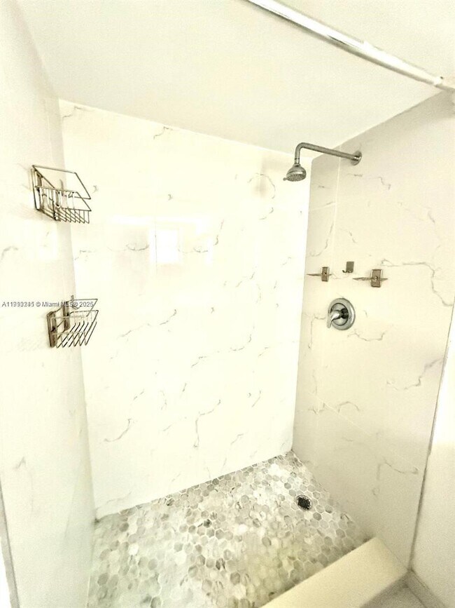 Building Photo - 1401 NE 191st St