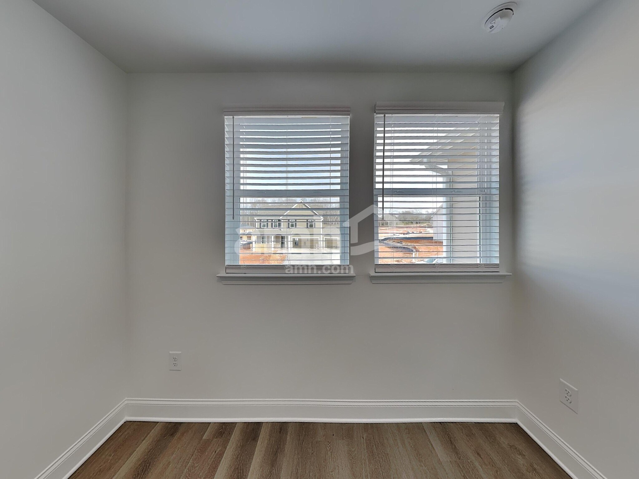 Building Photo - 380 Pointe Dr