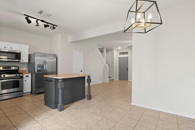 Building Photo - 9735 Coyote Creek Dr