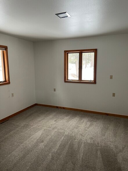 Building Photo - 304 Cabin Creek Rd