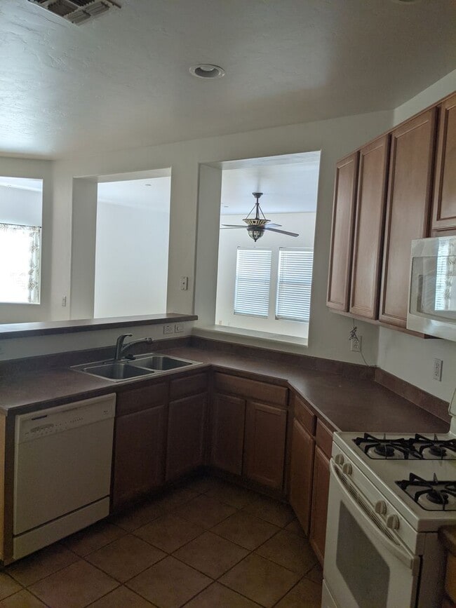 Building Photo - 4 Bedroom and 2.5 Bath Rental