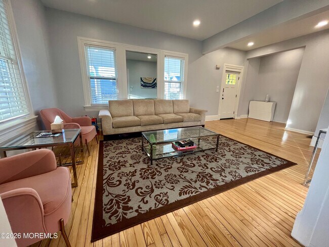 Building Photo - 343 Norwood Ave