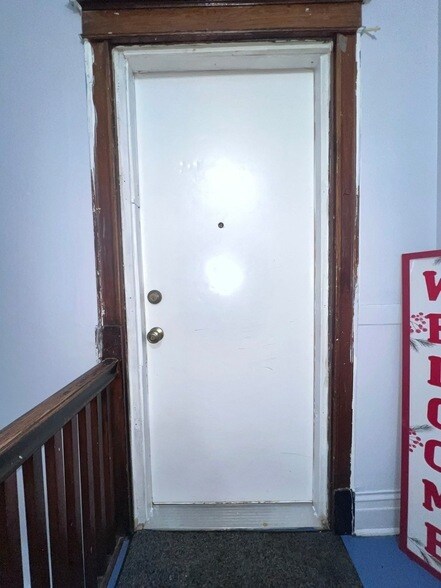 Building Photo - 1119 W 72nd St