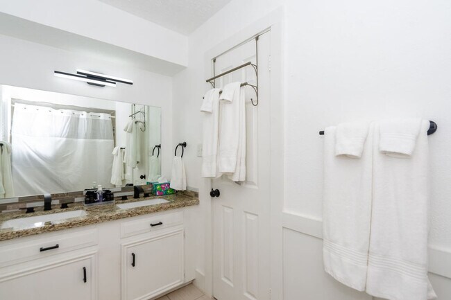 Building Photo - 1423 Sweet Grass Trail