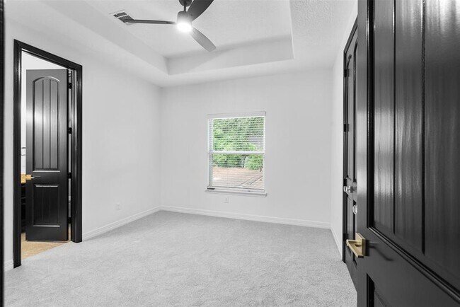 Building Photo - 2523 Watts St