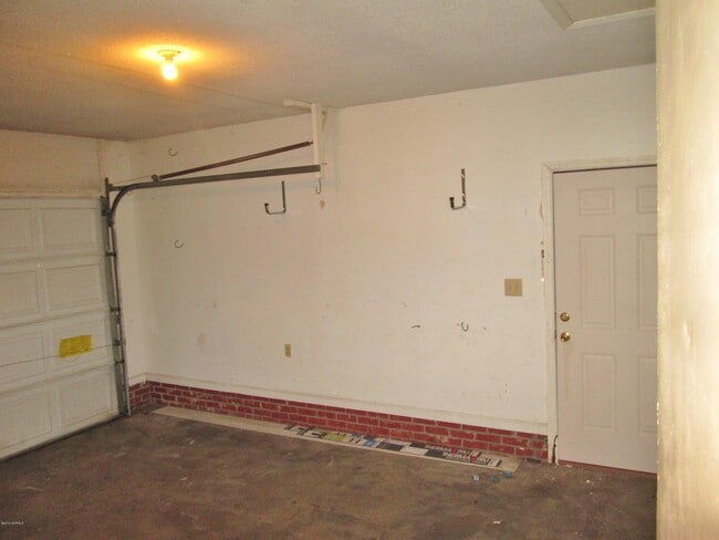 Building Photo - 1211 Blue Creek Rd