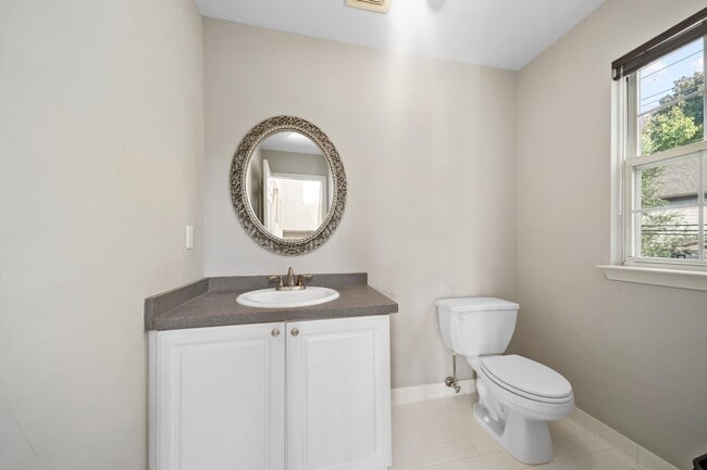 Building Photo - 222 Willis Ave